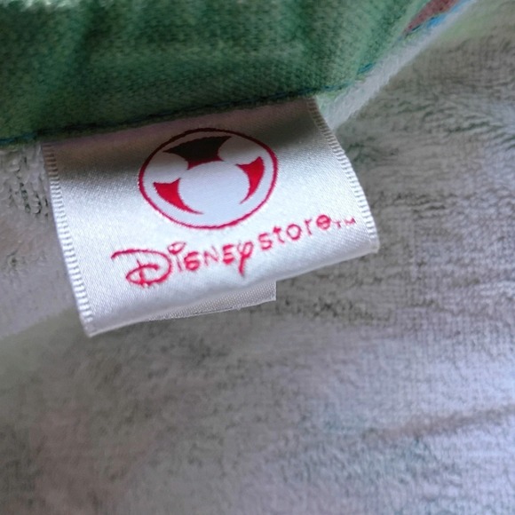 Vintage Disney Family Vacation Beach Water Park Swimming Towel Used Condition - Picture 7 of 8